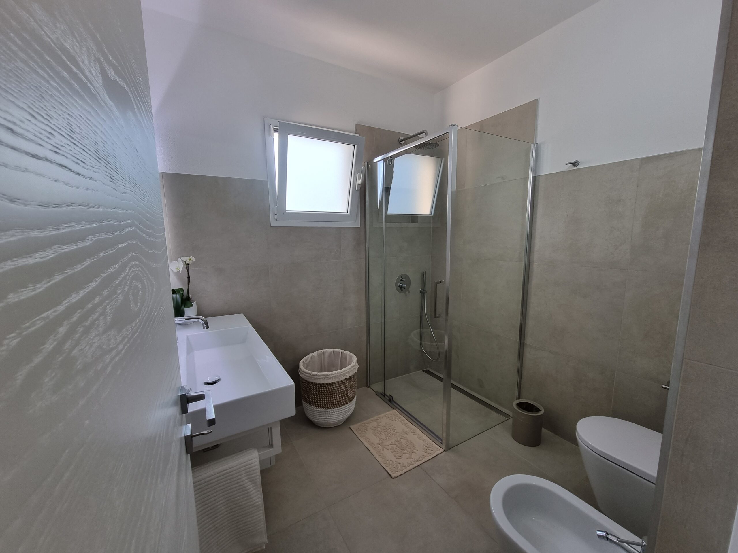 Badezimmer mit Dusche